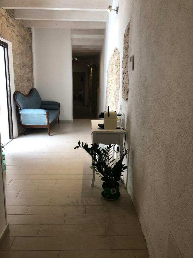 Al Corso Bed & Breakfast Каляри Екстериор снимка